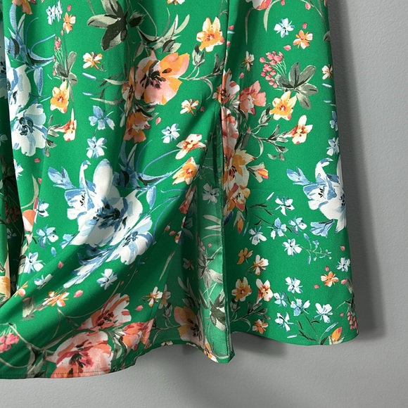 LOFT Green Floral Print Holiday Flared Skirt size 2 - Picture 7 of 9